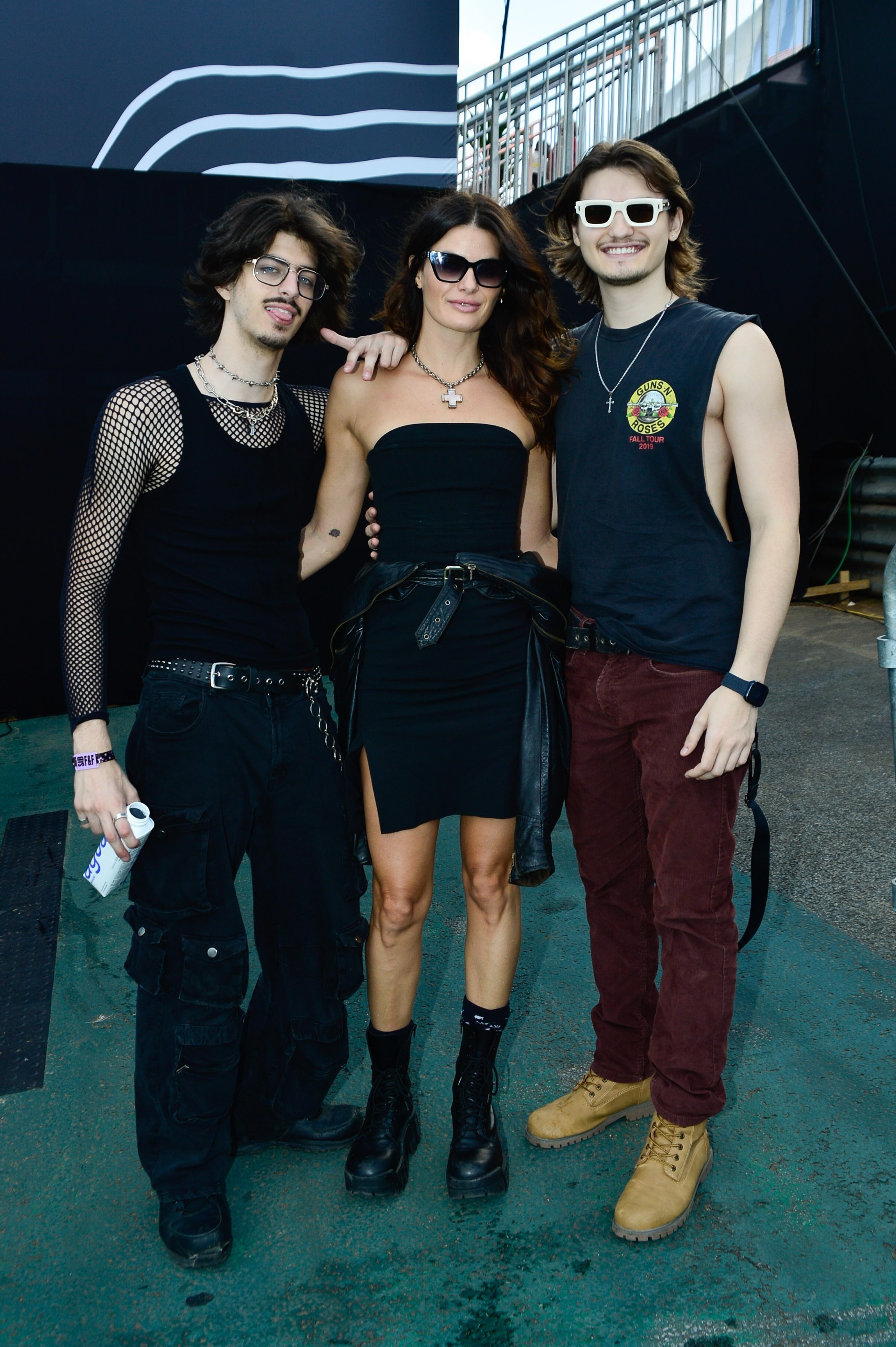 Isabeli Fontana reúne os filhos no Lollapalooza