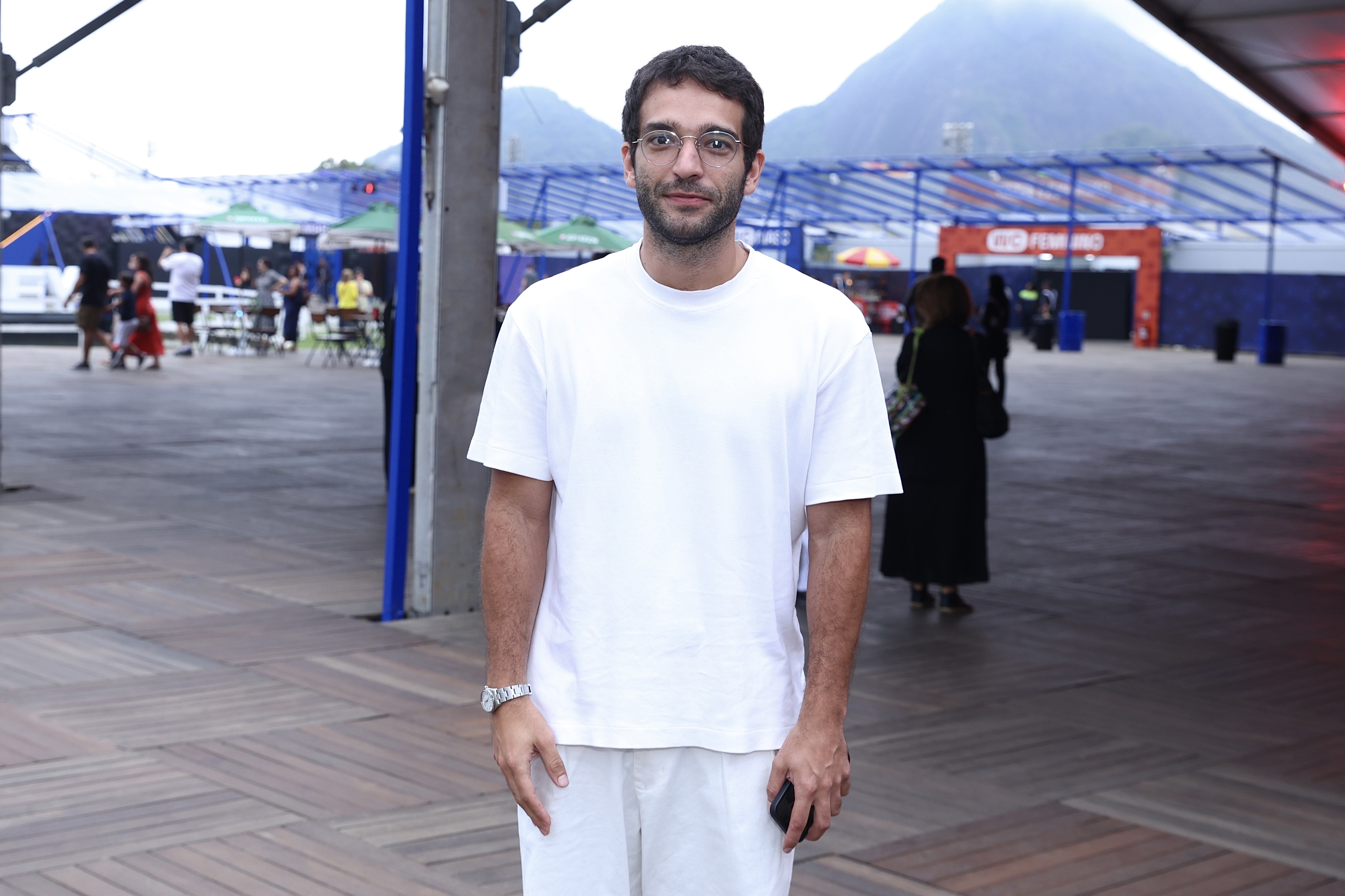 Famosos vão a show de Adriana Calcanhoto no Rio; confira fotos!