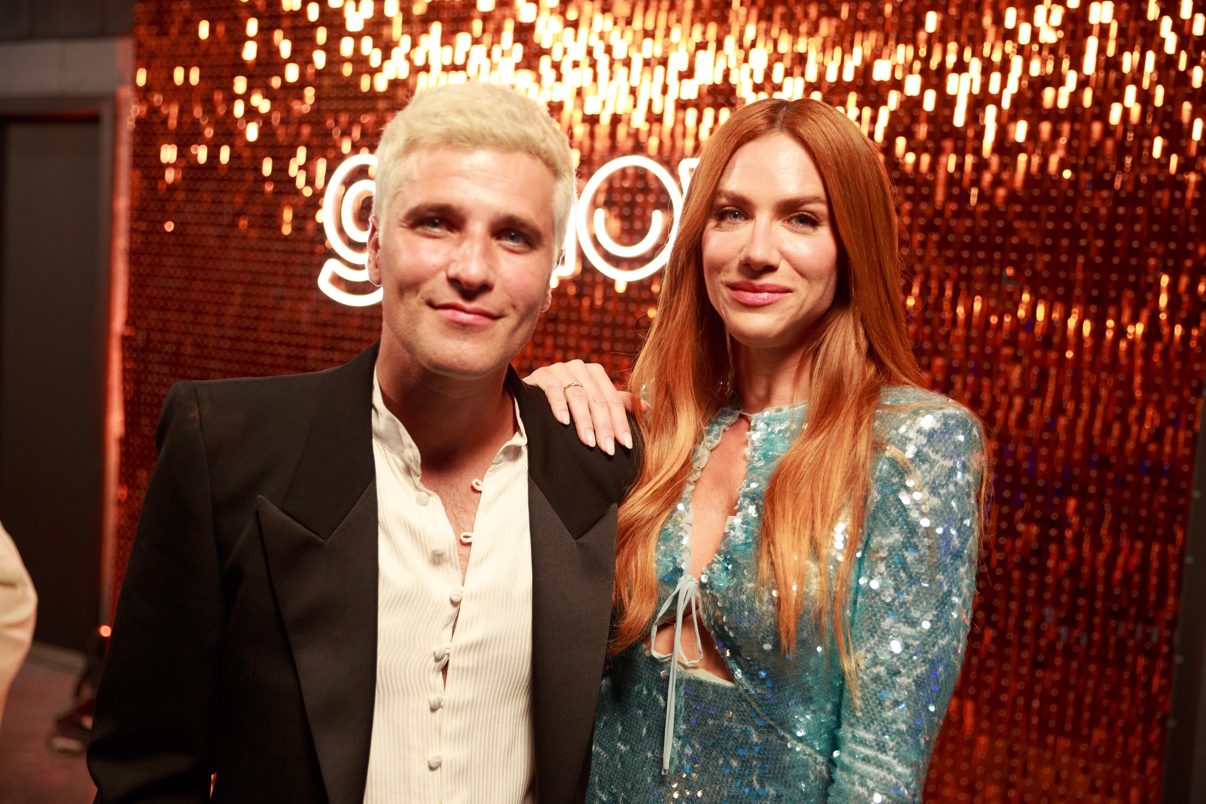 Bruno Gagliasso exibe cabelo platinado para novo trabalho e Giovanna Ewbank o elogia: 'Visual que mais gosto'