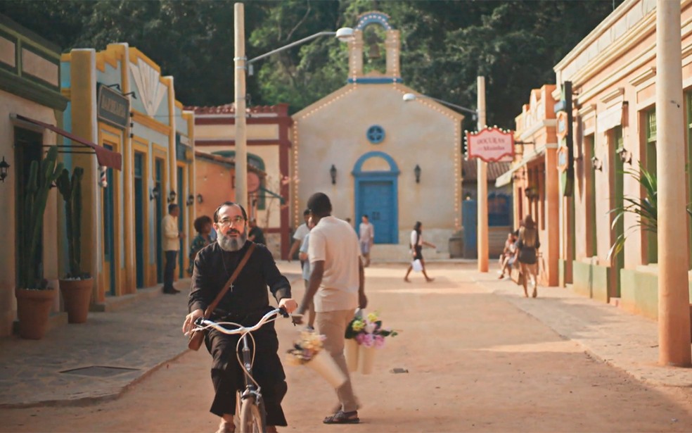Ruas da cidade de Lapão da Beirada que tem o Padre Zezo como líder da paróquia — Foto: Globo