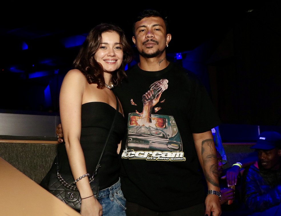 Sophie Charlotte e Xamã posam agarradinhos pela 1ª vez após reatarem romance — Foto: AgNews