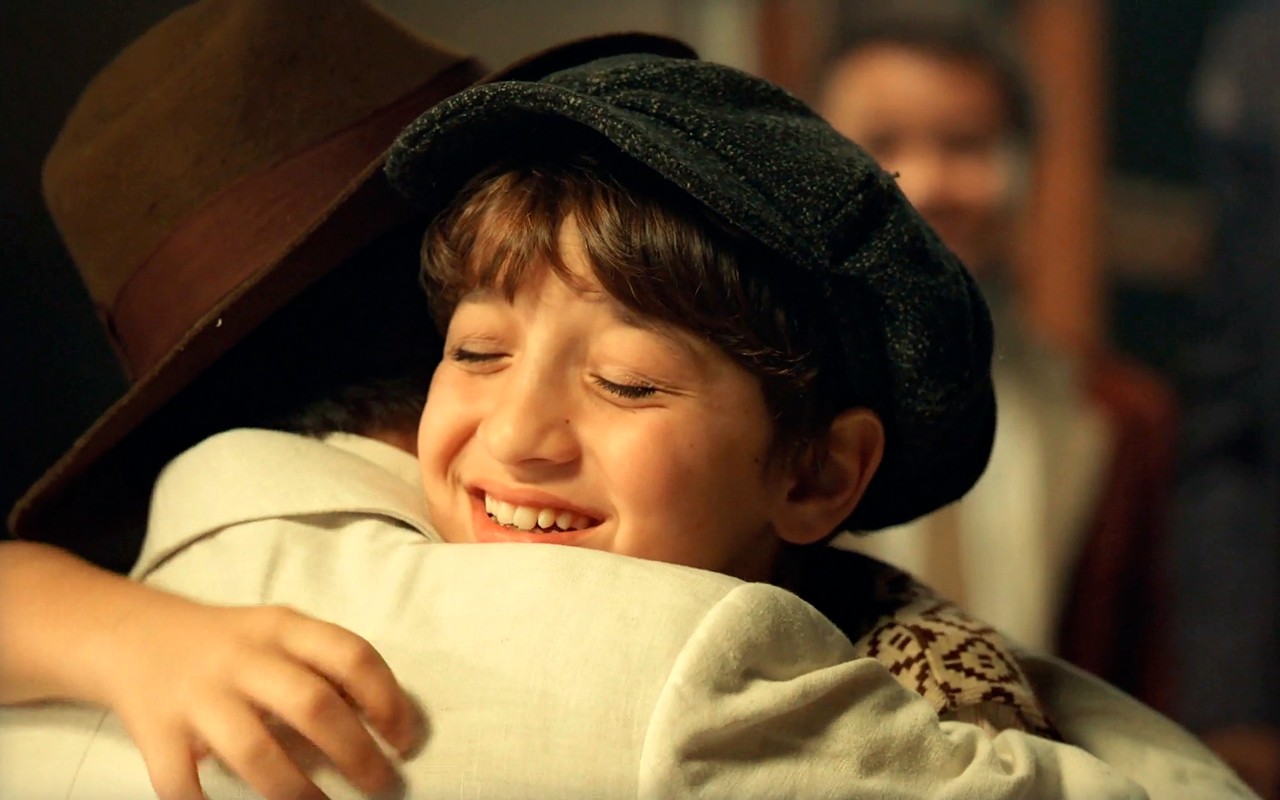 Resumo de Êta Mundo Melhor! de 8 a 13 de dezembro tem Candinho descobrindo quem é seu filho