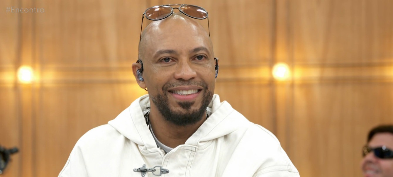 Aos 56 anos, cantor Salgadinho se emociona após ver vídeo do neto no Encontro: 'É um amor diferente'