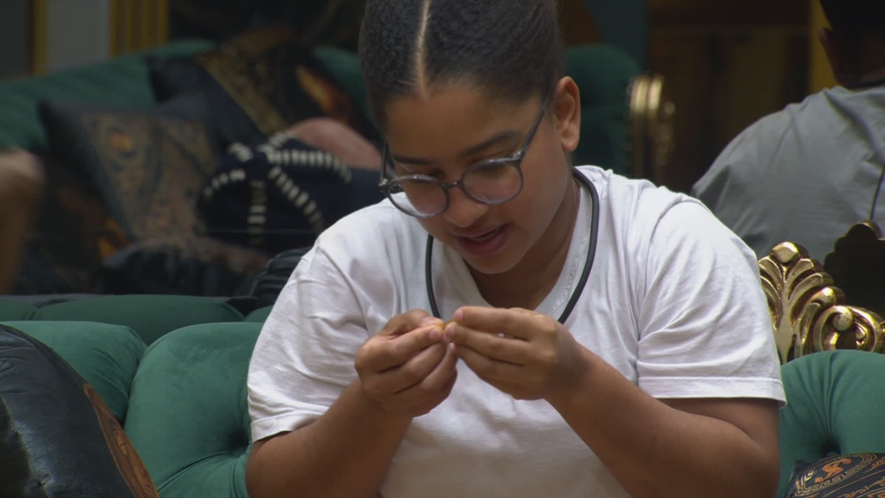 Milena surpreende brothers ao revelar que guardou item inusitado de Gloria Groove no BBB 26