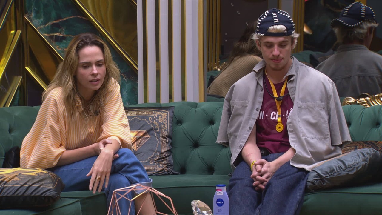 Juliano Floss revela a Jordana que a flagrou criticando brother: 'Você começou a falar mal'