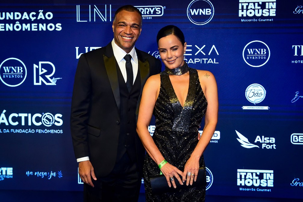 Denilson e Francie di Camargo chegam para o Leilão do Ronaldo Fenômeno — Foto: Andy Santana / Brazil News