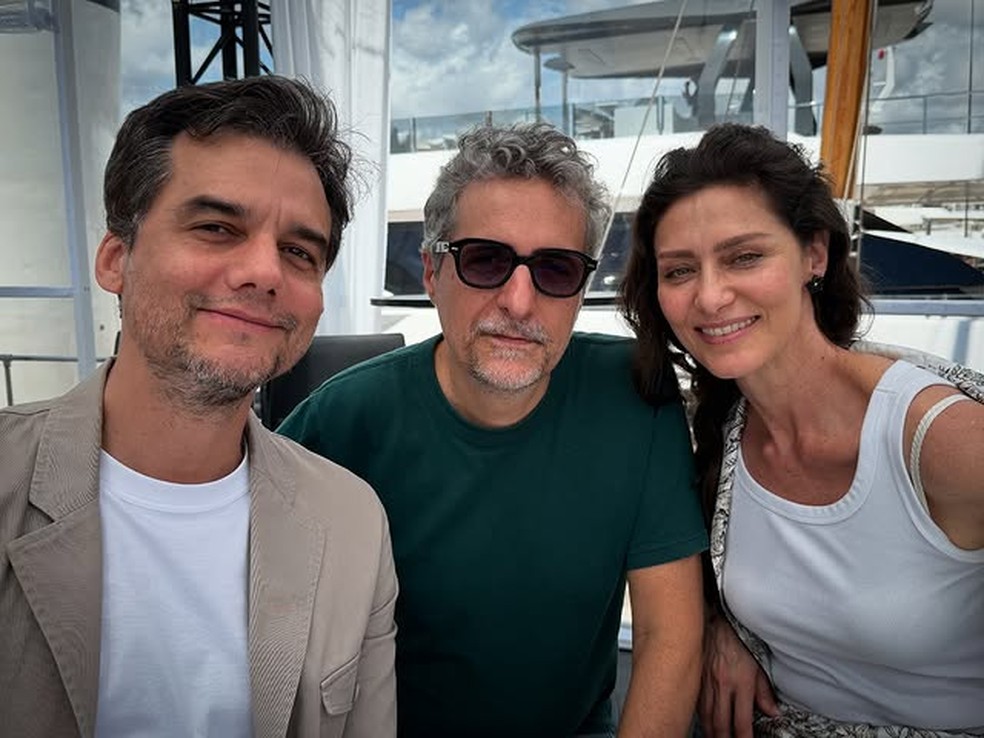 Kleber Mendonça Filho posta foto com Wagner Moura e Maria Fernanda Cândido em Cannes — Foto: Instagram