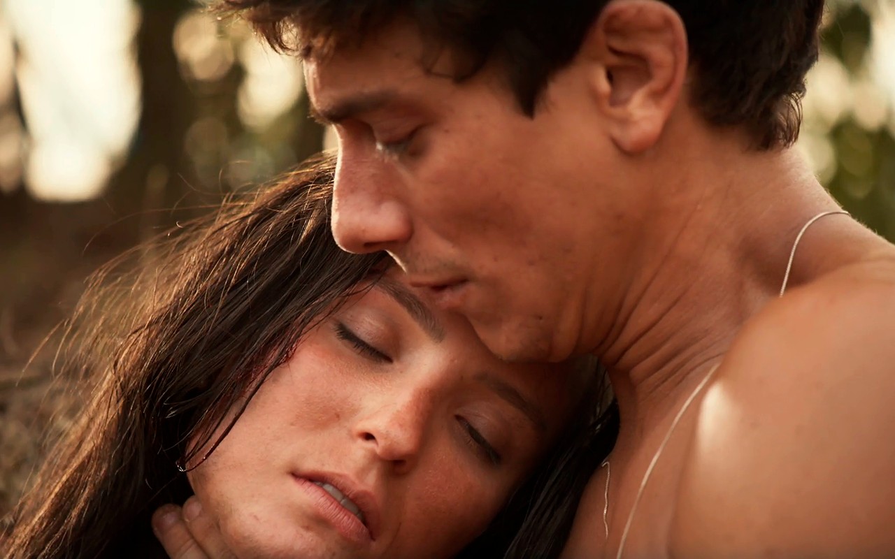 Êta Mundo Melhor!: Estela desiste de fuga e volta para a casa de Túlio, chorando