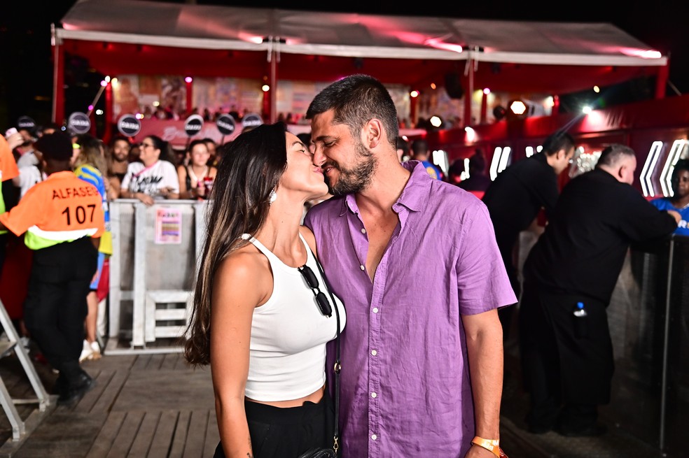 Bruno Gissoni e Yanna Lavigne — Foto: AgNews