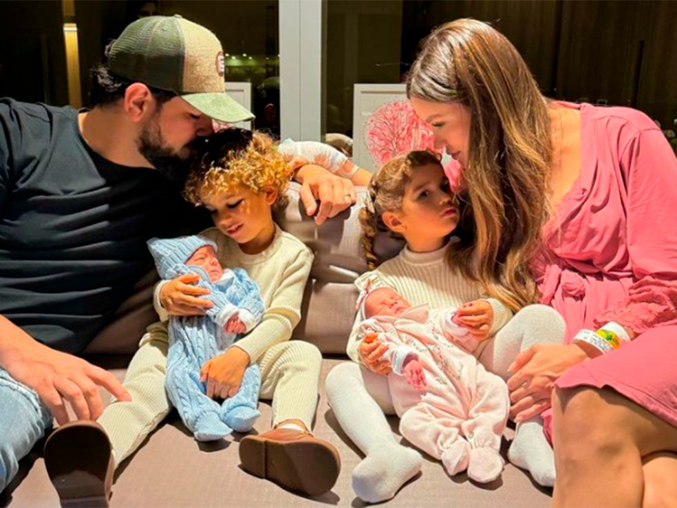 Sorocaba e Biah Rodrigues mostram os filhos reunidos pela primeira vez — Foto: Reprodução