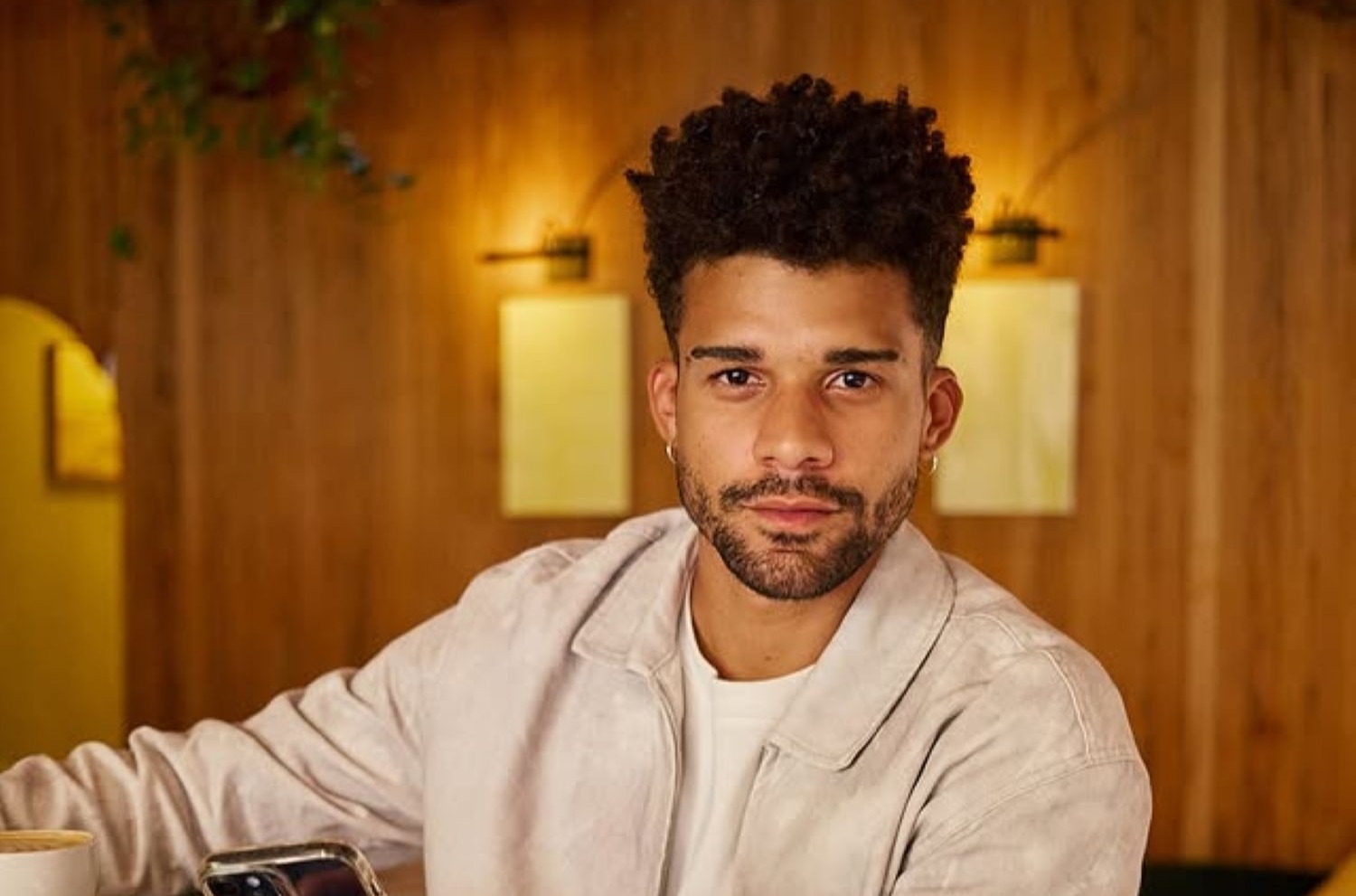 Lucas Leto se envolve em acidente de trânsito no Rio