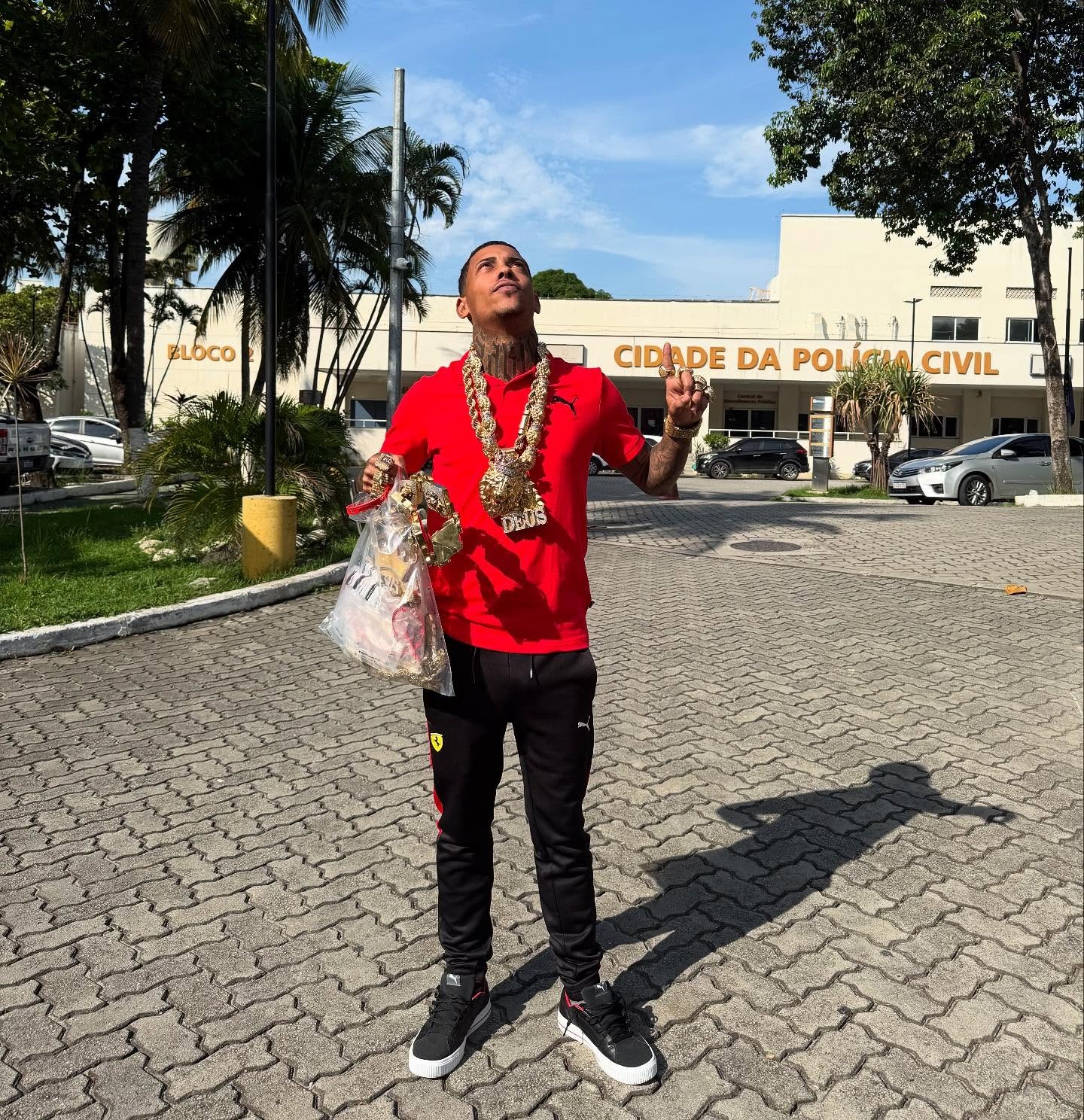 MC Poze do Rodo recupera carros e joias cinco meses após apreensão da polícia