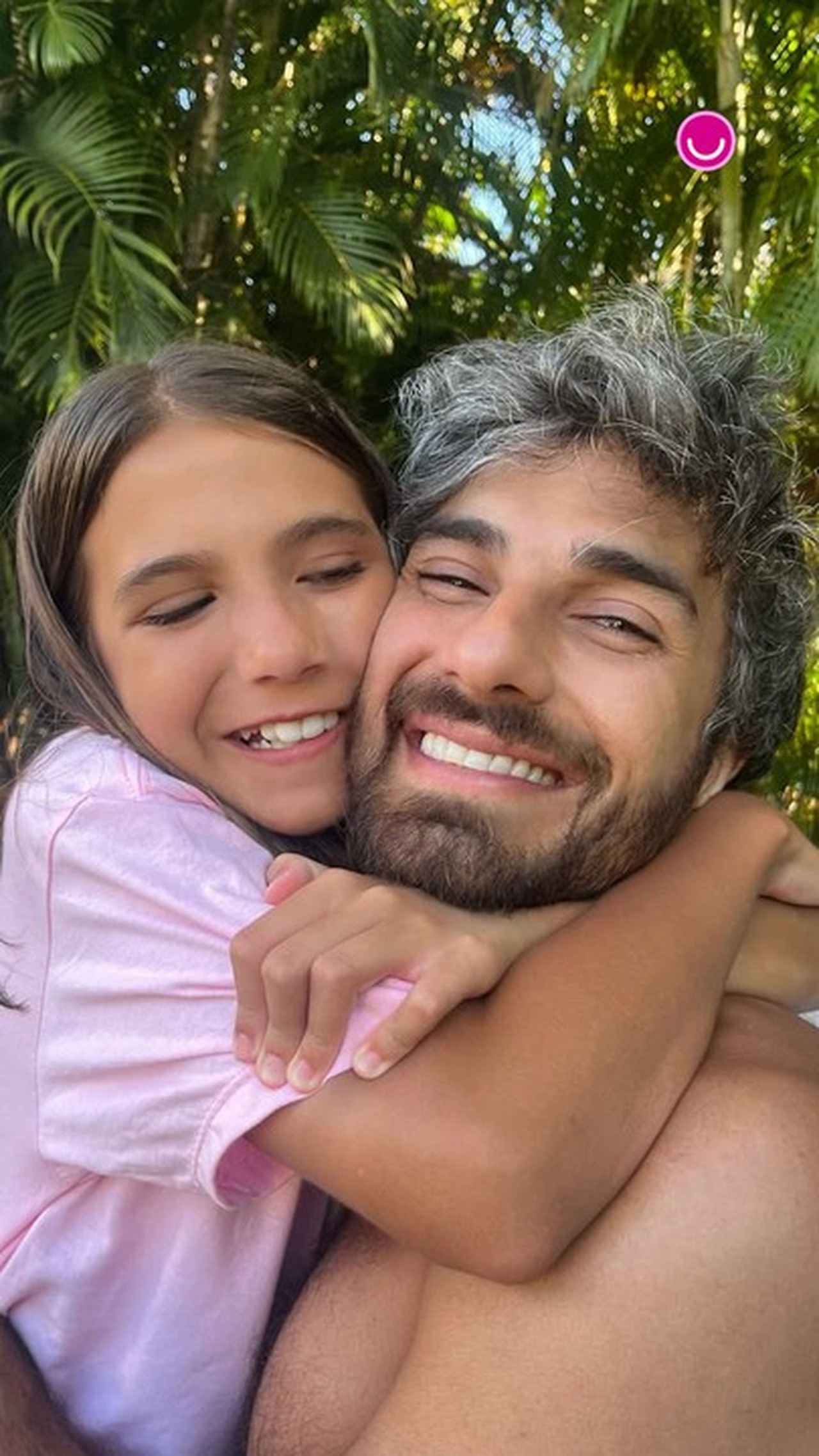 Hugo Moura e namorada abrem álbum de fotos de viagem à Bahia com filha do ator