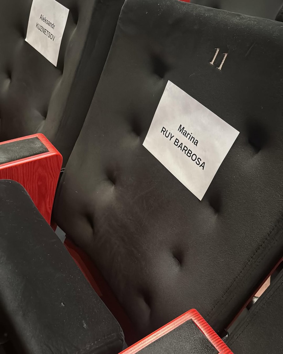 Marina Ruy Barbosa posta fotos de bastidores após Cannes: 'Antibiótico, cama e gatos' — Foto: Reprodução/Instagram