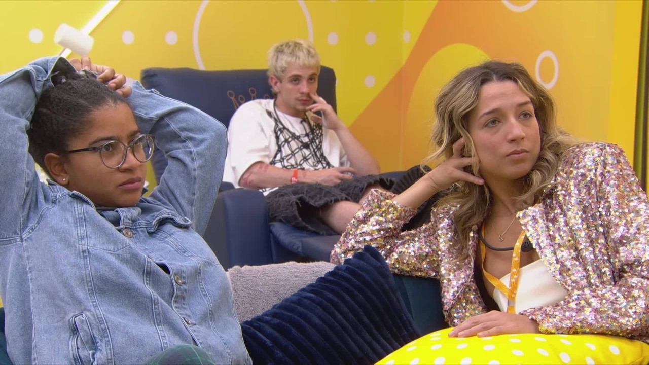 Juliano Floss deixa Quarto do Líder após resposta de Samira, e sister reage: 'Ficou bravo?'