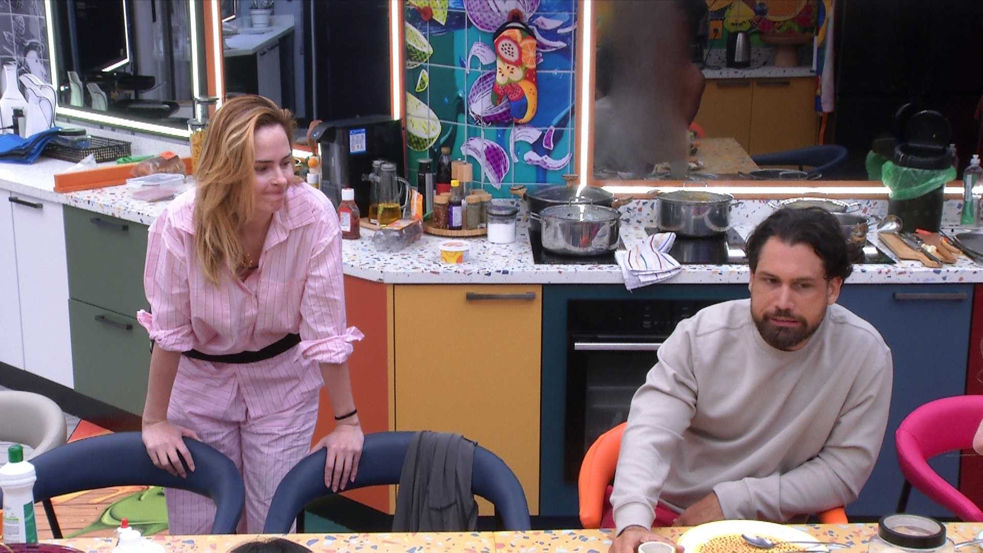 Ana Paula Renault troca farpas com Brigido e pergunta: 'Está querendo me tirar da casa?