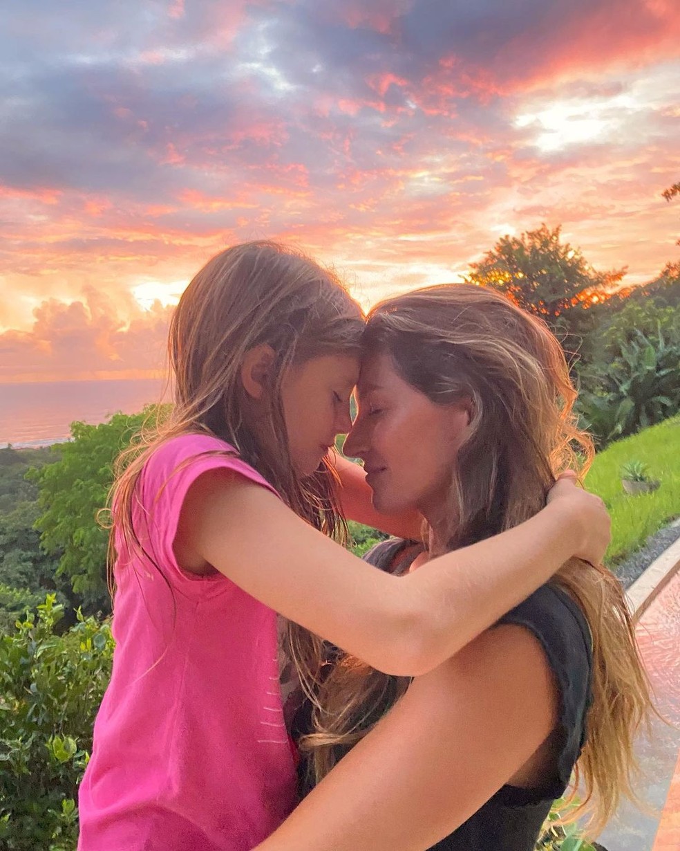 Gisele Bündchen com a filha Vivian Lake — Foto: Instagram