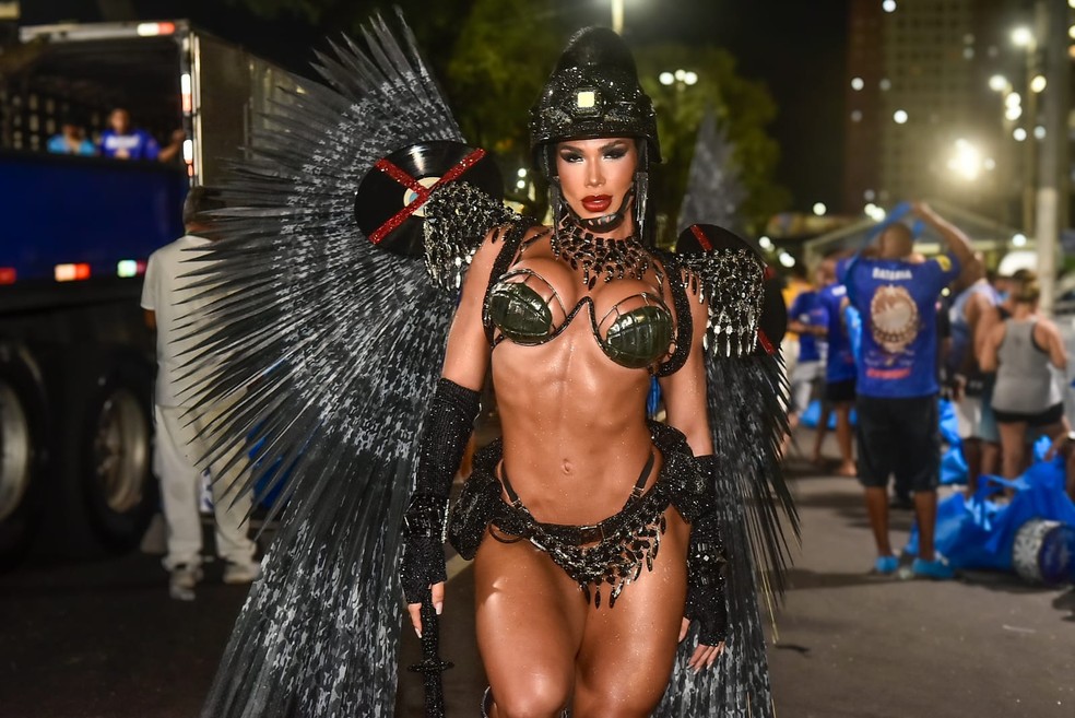 Musa fitness da Mocidade, Patrícia Parada reforçou aulas de samba para desfilar: 'Para não passar vergonha' — Foto: Roberto Teixeira/gshow