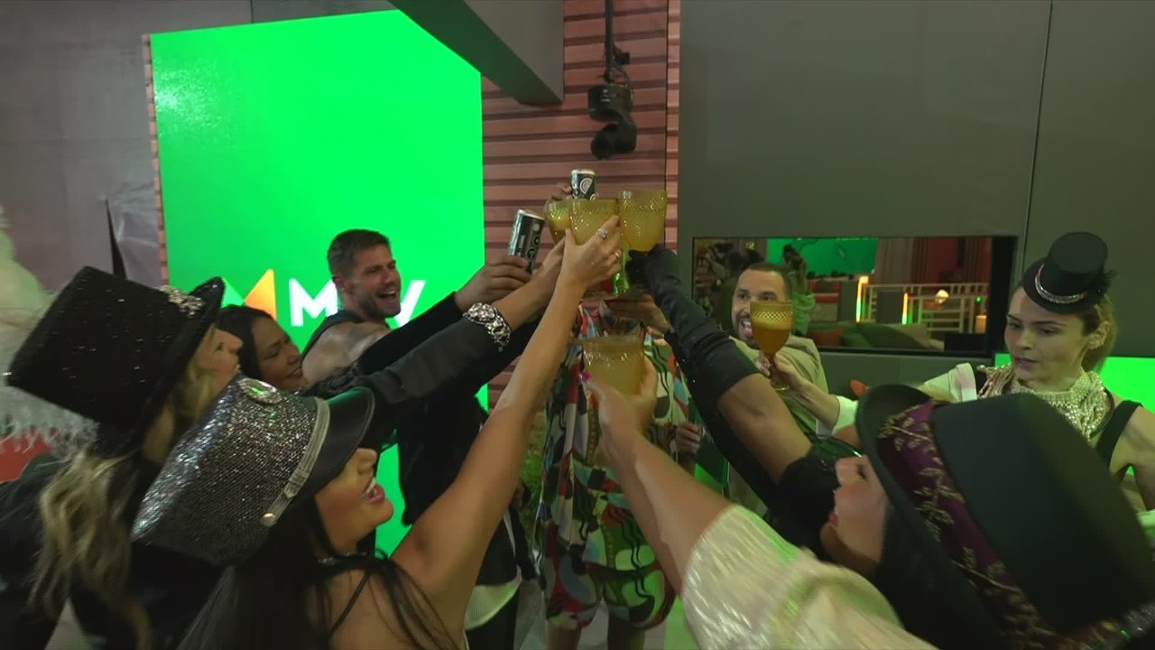 Gil do Vigor brinda com brothers na Festa da Líder Samira: 'Amo todos vocês'