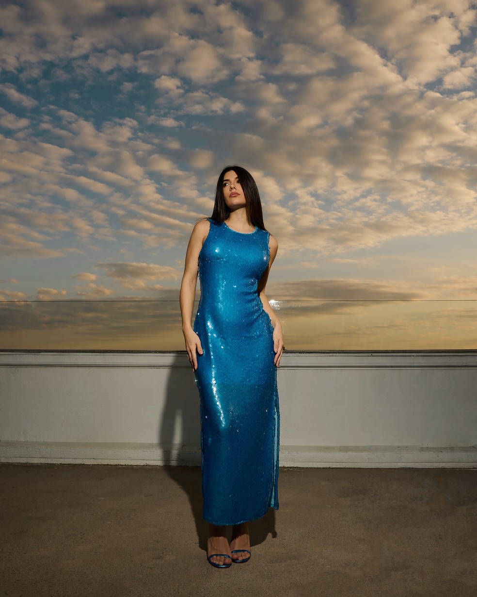 Jade Magalhães exibe barriguinha de grávida em vestido com brilho — Foto: Reprodução/Instagram