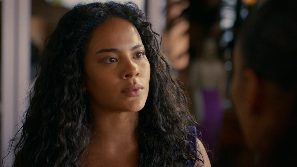 Em Vale Tudo, Maria de Fátima humilha Raquel — Foto: Globo