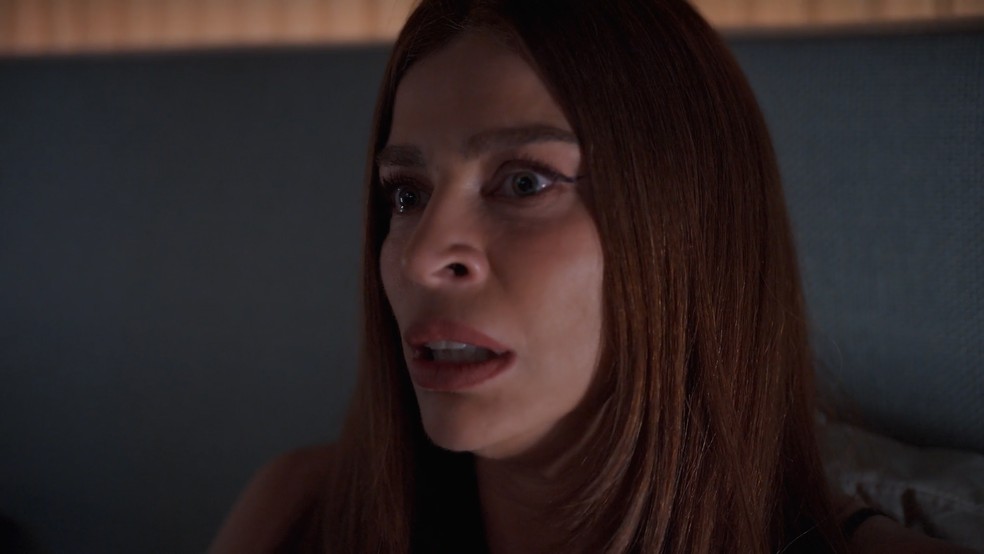 Arminda percebe que Raul é filho de Ferette — Foto: Globo