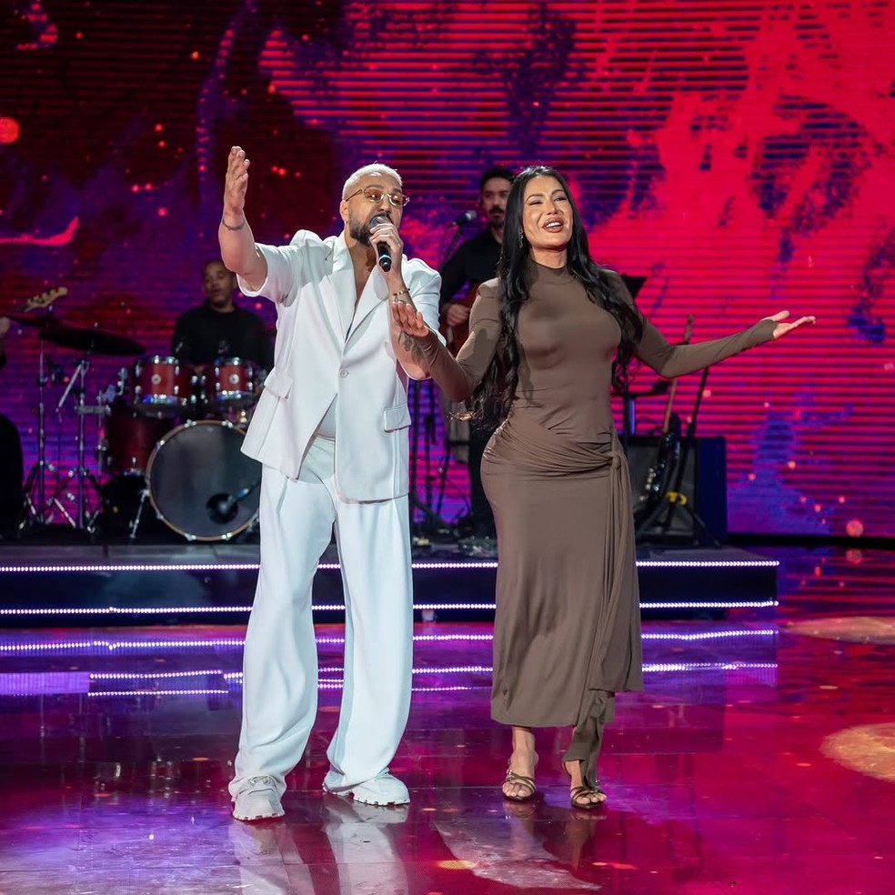 Gracyanne Barbosa e Belo se reencontram no Doming&atilde;o &mdash; Foto: Globo / Cadu Pilotto