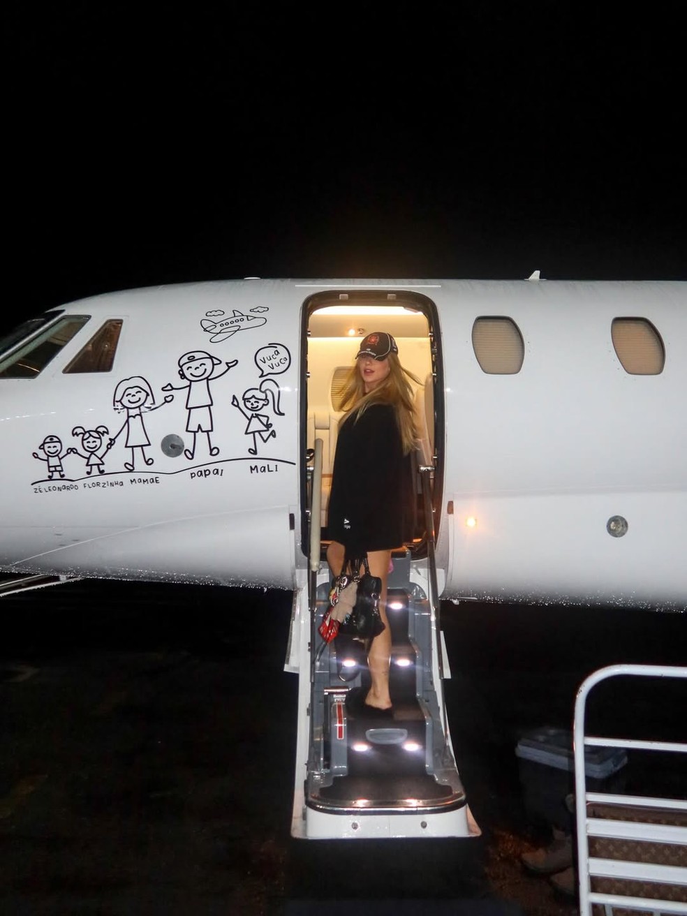 Em dia de ensaio cancelado, Virginia viaja para Madri e Vini Jr reage: 'Te esperando aqui' — Foto: Reprodução/Instagram