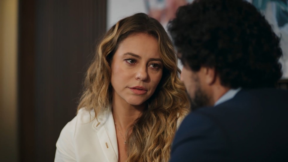 Em Vale Tudo, Heleninha voltará a ter crise — Foto: Reprodução/TV Globo