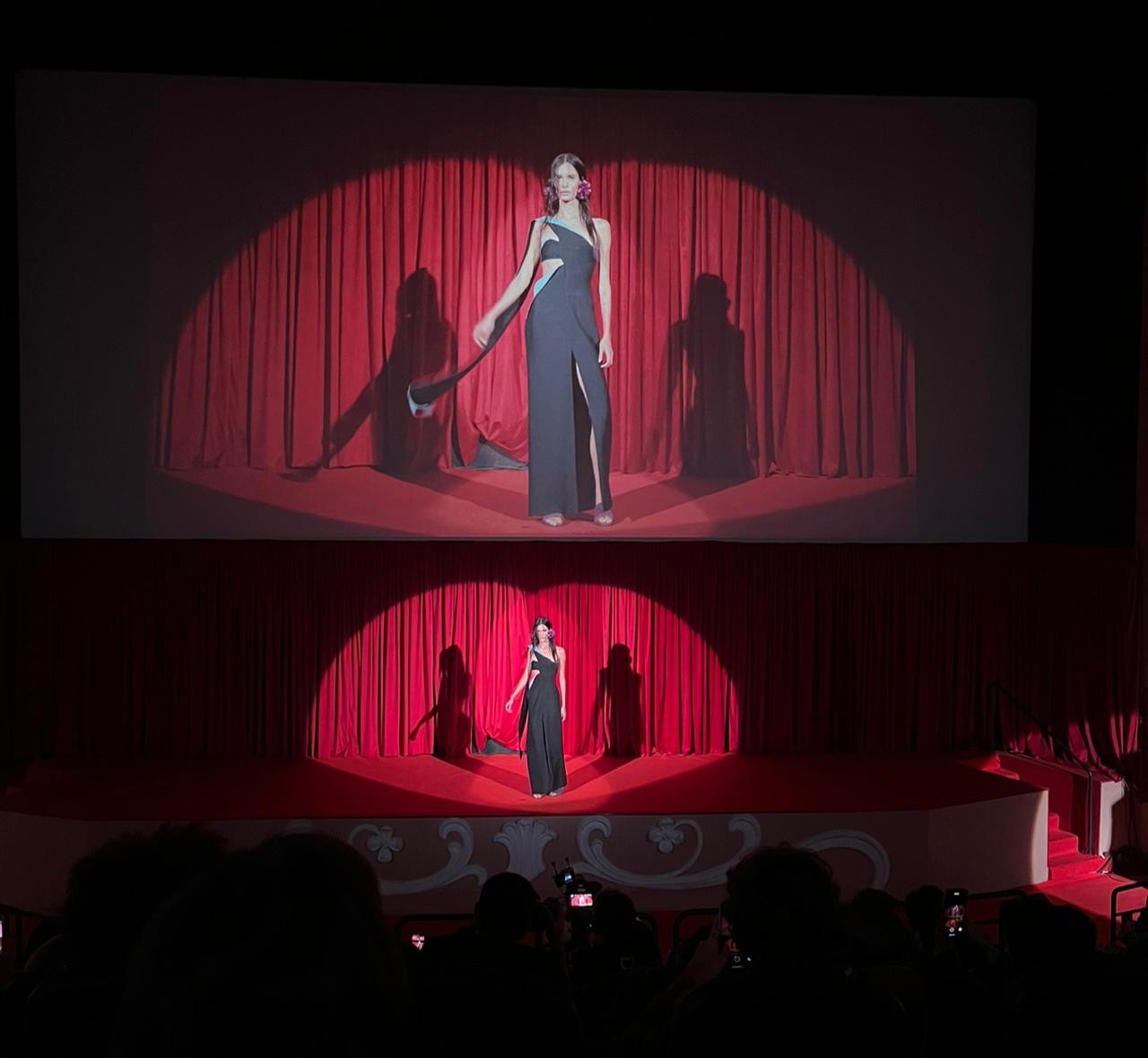 Misci mistura moda e audiovisual em desfile apresentado em icônico cinema de São Paulo