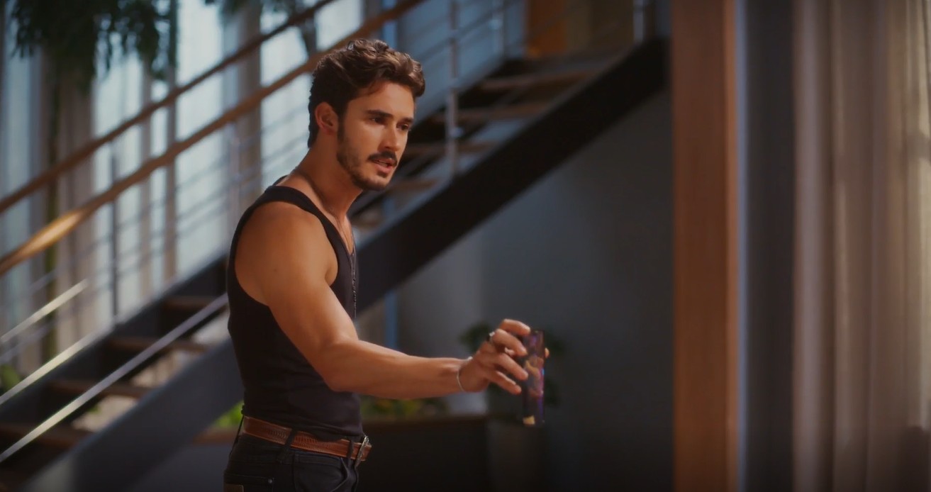 Em Coração Acelerado, João Raul sofre acidente após romper com Agrado