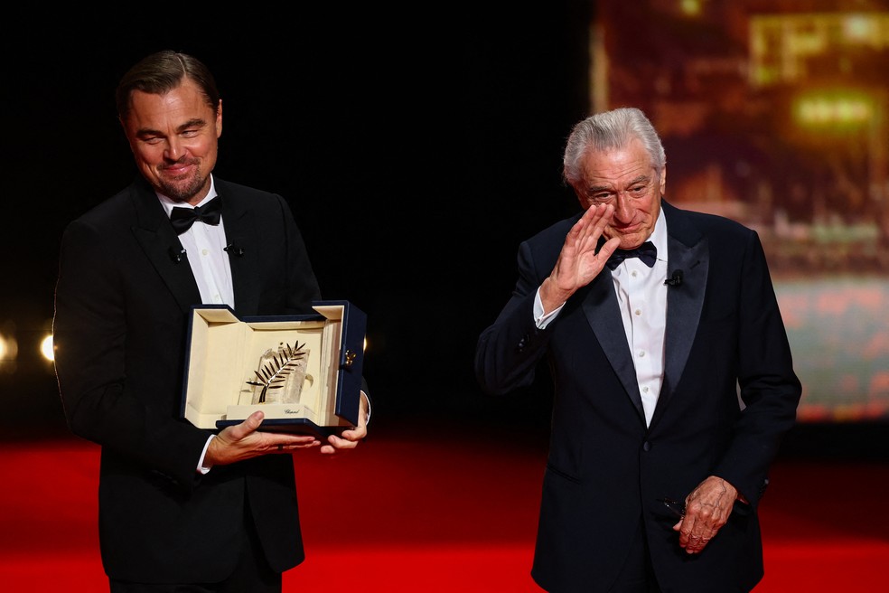 Leonardo DiCaprio entrega Palma de Ouro honorária a Robert De Niro no Festival de Cannes — Foto: REUTERS/Sarah Meyssonnier