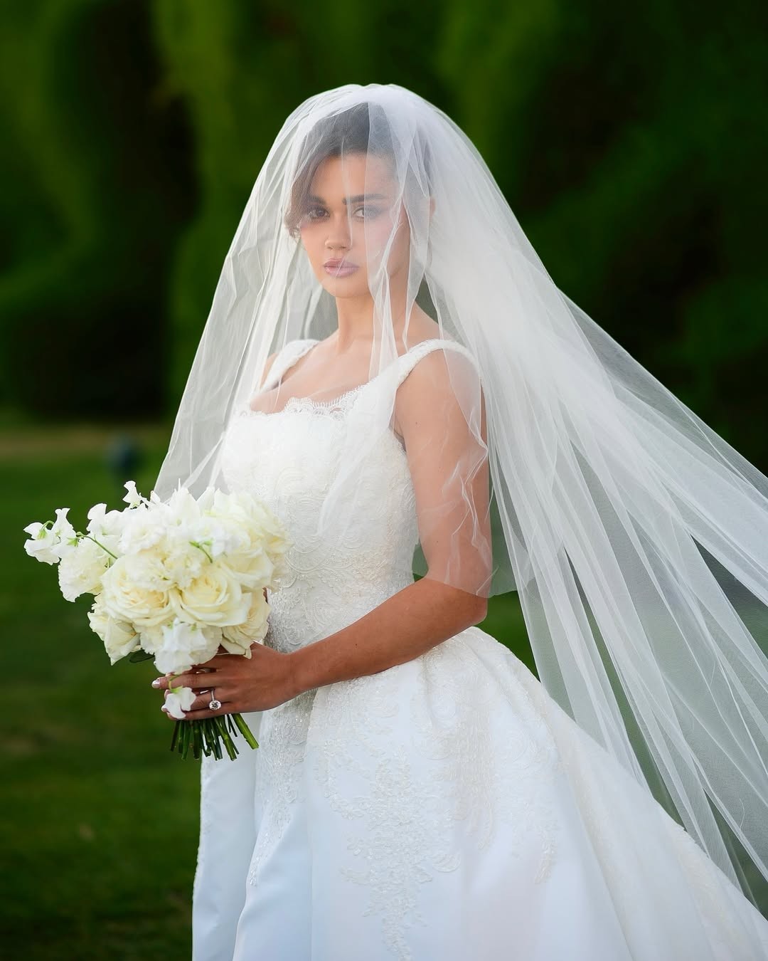 Franciny Ehlke surge vestida de noiva para casamento: 'Pronta para dizer sim'