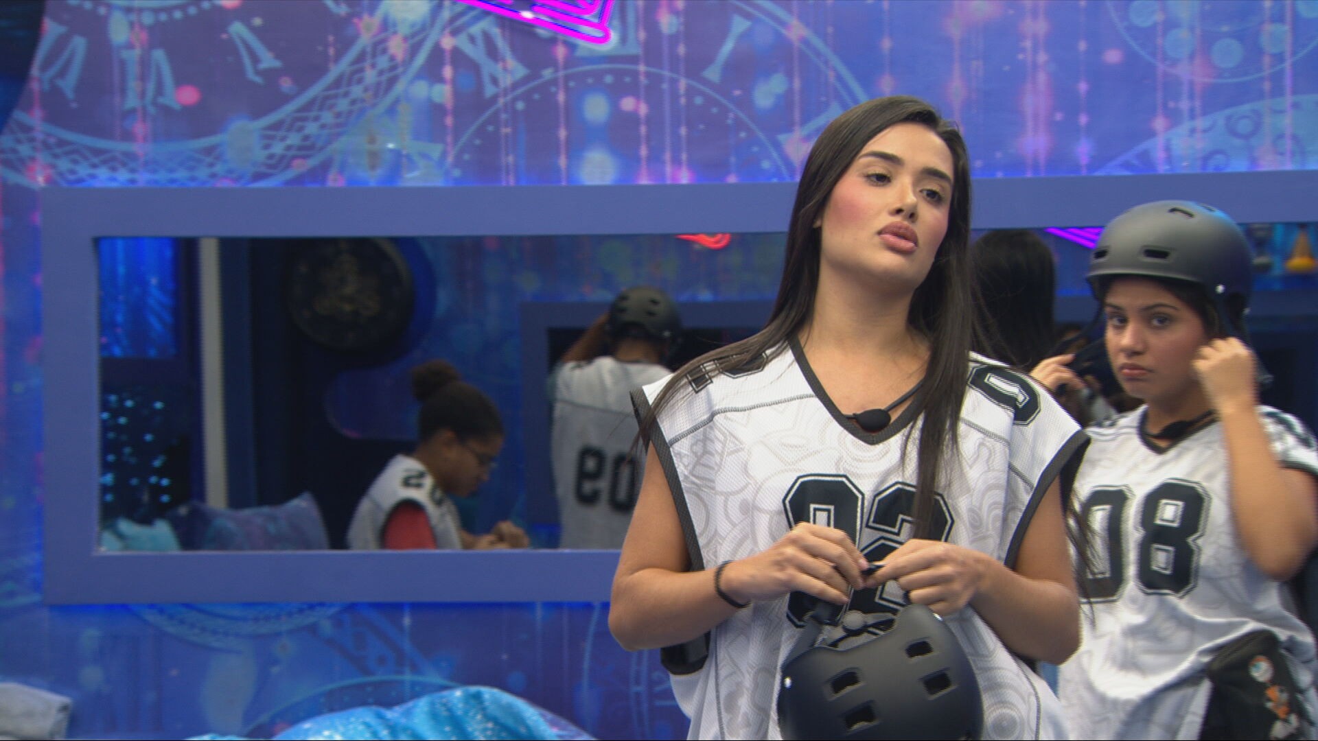 Jordana e Juliano Floss brigam por escolha de coletes para a Prova do Anjo