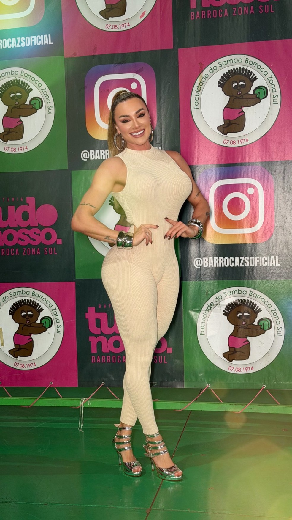 Juju Salimeni usa look colado em ensaio de sua escola de samba — Foto: Divulgação