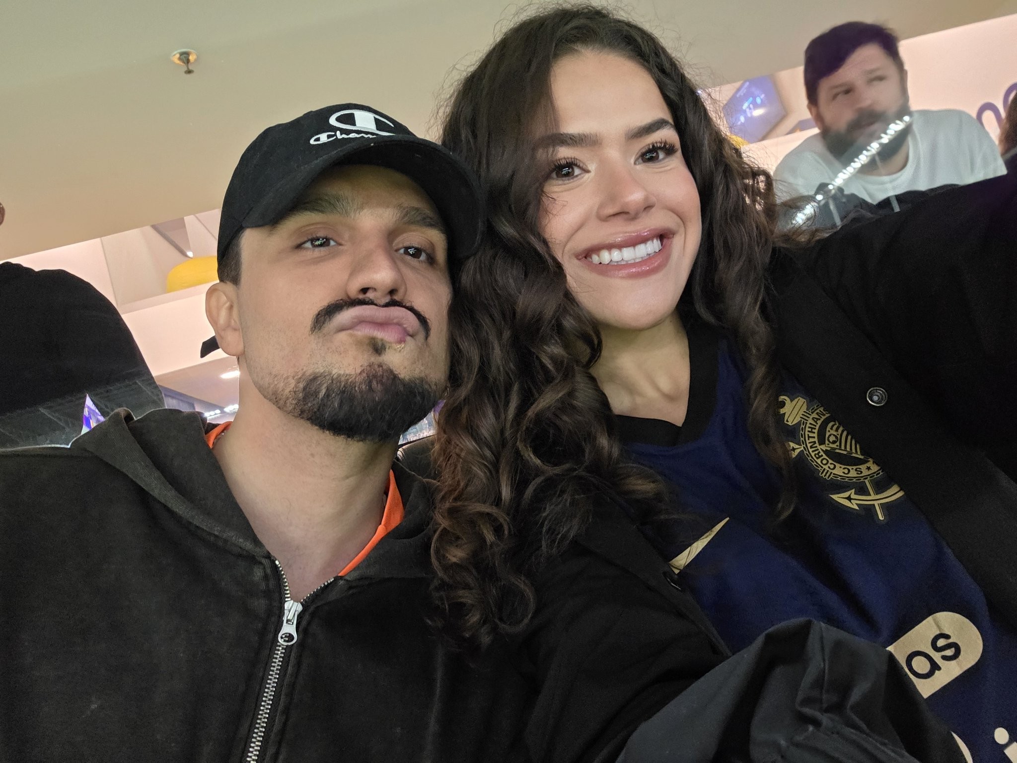 Maisa Silva tieta Luan Santana em jogo do Corinthians contra o Vasco: 'Passando nervoso com meu n 1º'