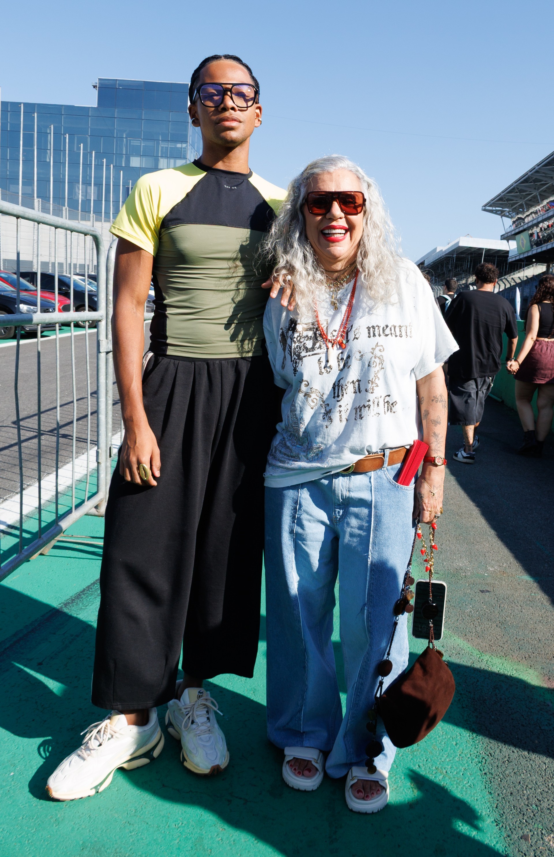 Astrid Fontenelle e o filho curtem terceiro dia de Lollapalooza