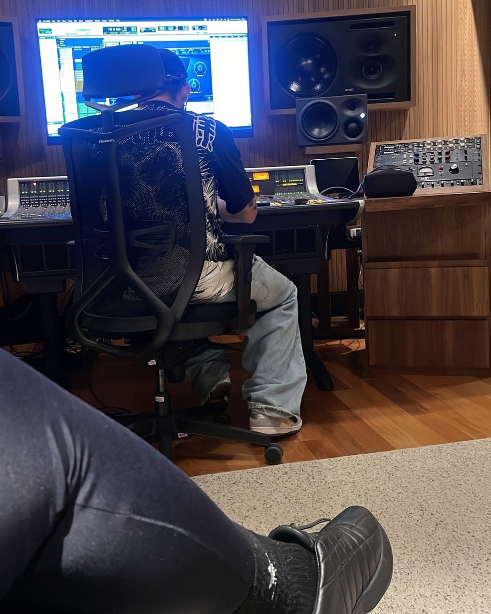 Iza compartilha clique em estúdio — Foto: Instagram