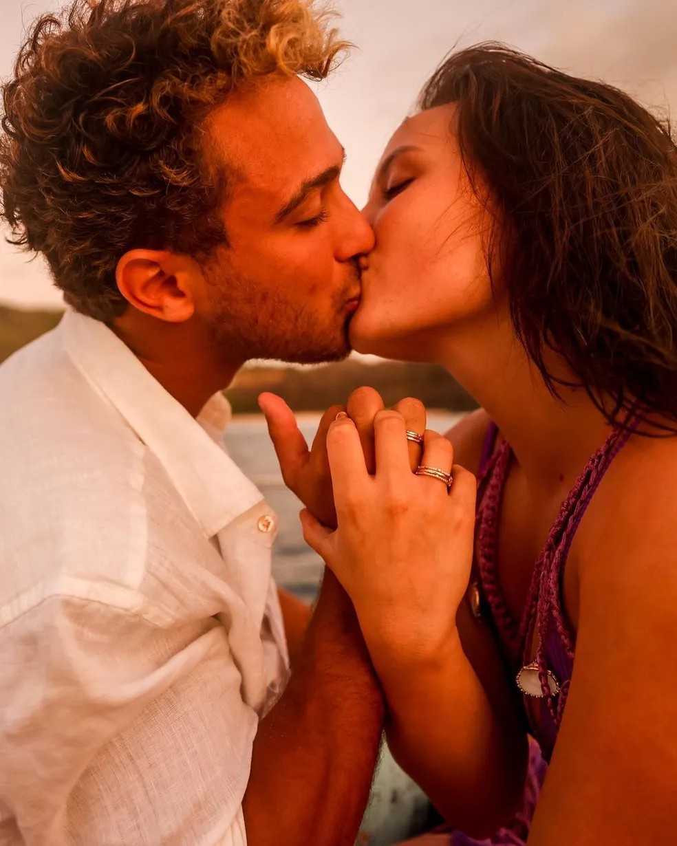 Romance e Favorita Palmas's Instagram photo: “Romance você ainda