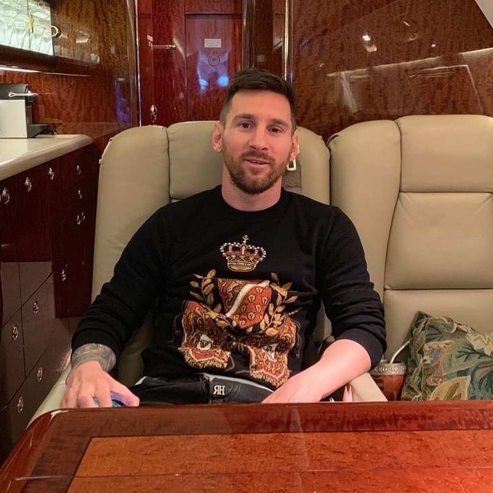 Lionel Messi posa dentro do seu jatinho de luxo — Foto: Reprodução/Instagram