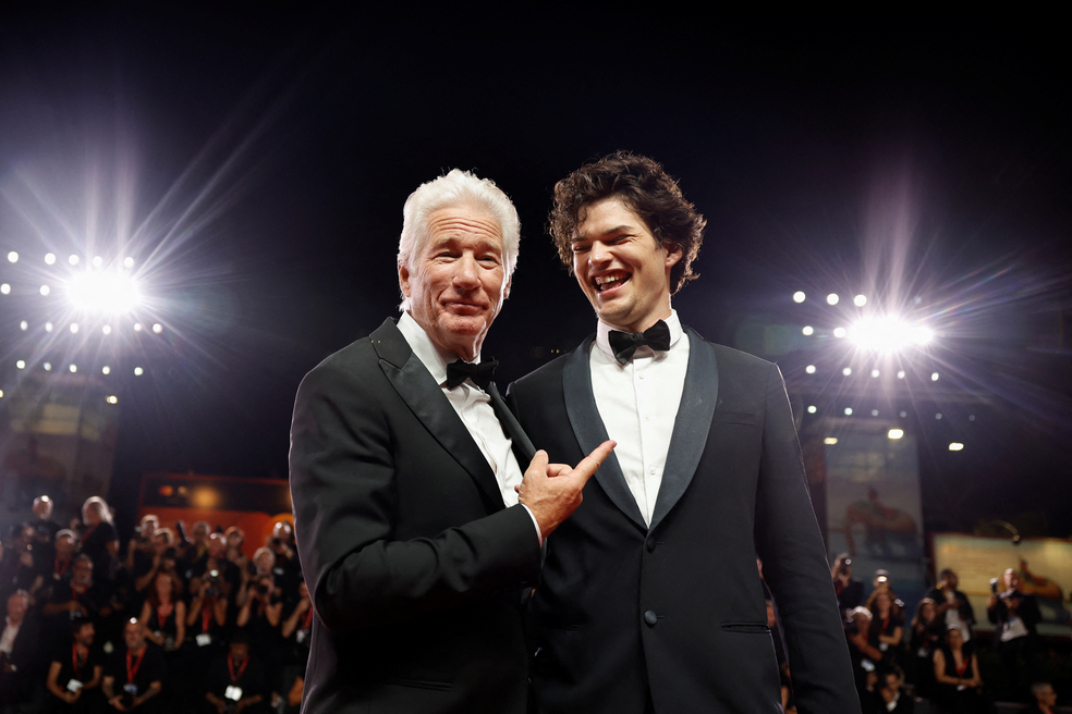 Richard Gere com o filho no Festival de Veneza — Foto: Reuters