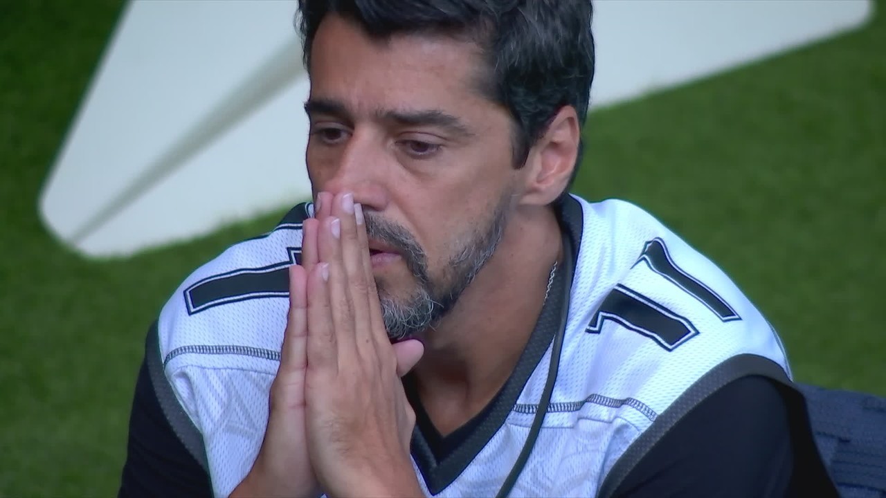 BBB 26: Alberto Cowboy chora após se classificar para etapa final da Prova do Líder