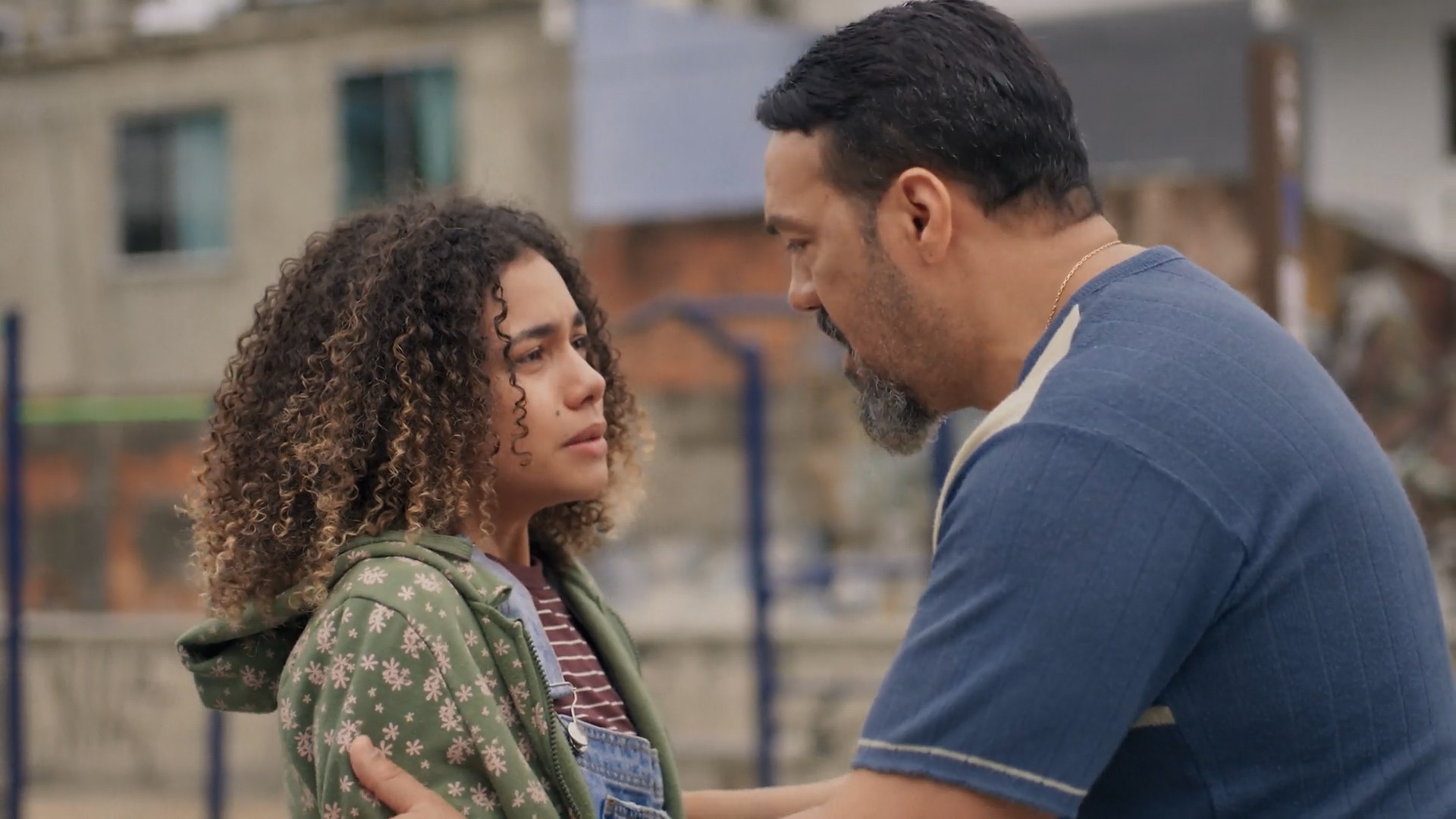 Três Graças: Joélly sofre novo ataque e é salva por Misael