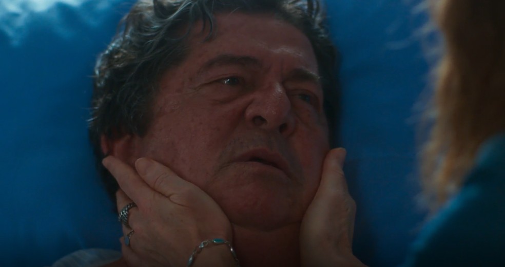 Janete se oferece para cuidar de Eliomar no Caturama — Foto: Globo