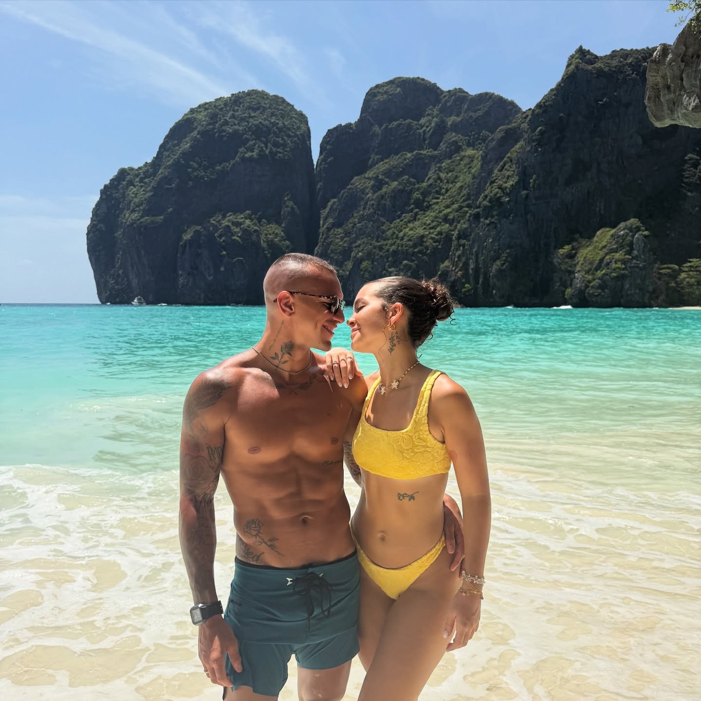 Namorado de Mel Maia posta foto juntinho à atriz em Miami