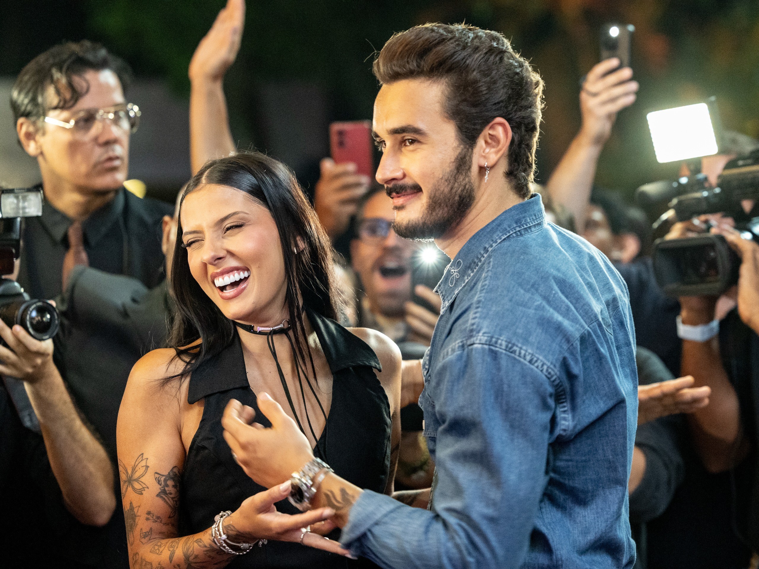 Ana Castela é pega de surpresa com selinho de João Raul em Coração Acelerado