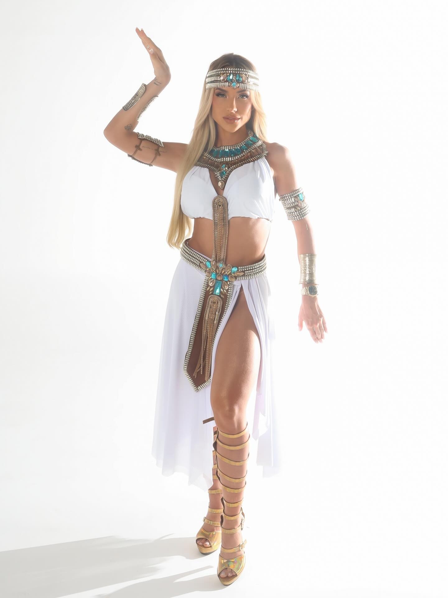 Famosos marcam presença no aniversário de Sabrina Sato; veja looks