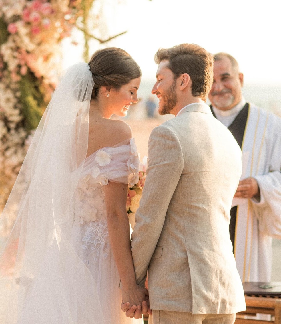 Camila Queiroz faz declaração para Klebber Toledo — Foto: Reprodução/Instagram