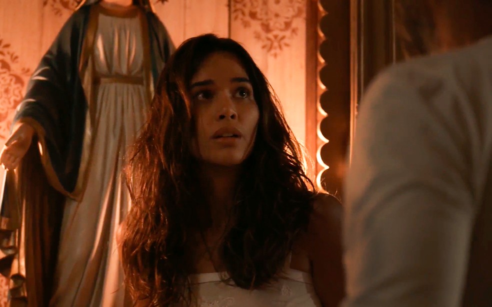 Mariana (Theresa Fonseca) pede para José Inocêncio (Marcos Palmeira) escolher entre ela ou a santa - Renascer — Foto: Globo
