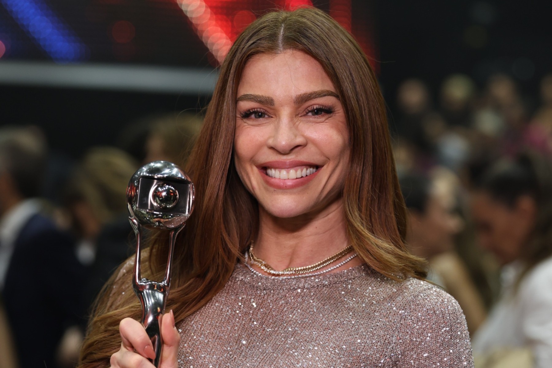 Grazi Massafera se emociona ao vencer Melhores do Ano: 'Sou apaixonada pelo que faço'